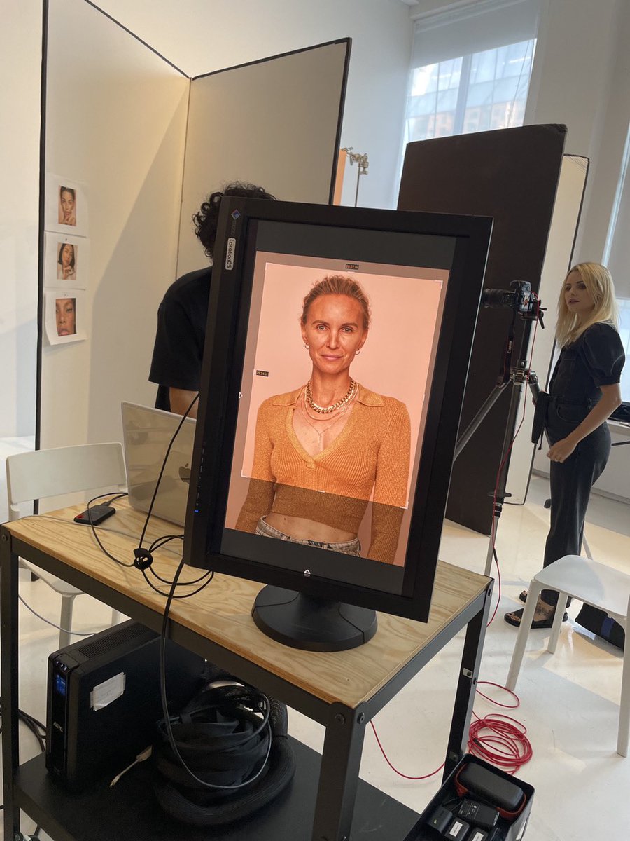 We love a good #bts photo! MMG’s Gordana on set for a major beauty brand ✨🙌
