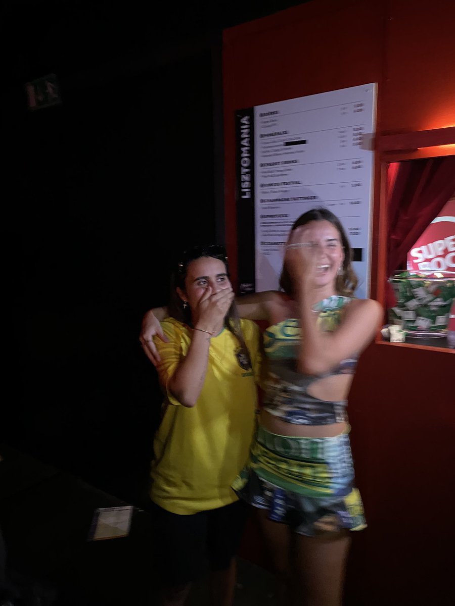 httpshe_'s tweet photo. pardon mais y’a pas à être aussi belle et gentille @jstcallmebibi j’ai l’impression c’était ma pote carrément https://t.co/Oo5nB5dLnq