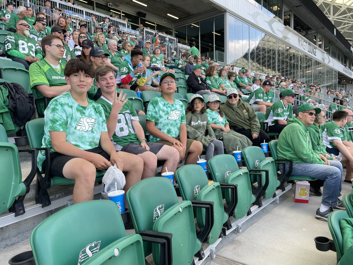 sskroughriders's tweet image. The "Pay It Forward" Program, presented by @Payworks, gives fans the opportunity to experience Roughrider football at home in Mosaic Stadium.

Eagle Heart Centre was our latest recipient— they have chosen to Pay it Forward to the @LonsdaleBoxing who are joining us July 8th!