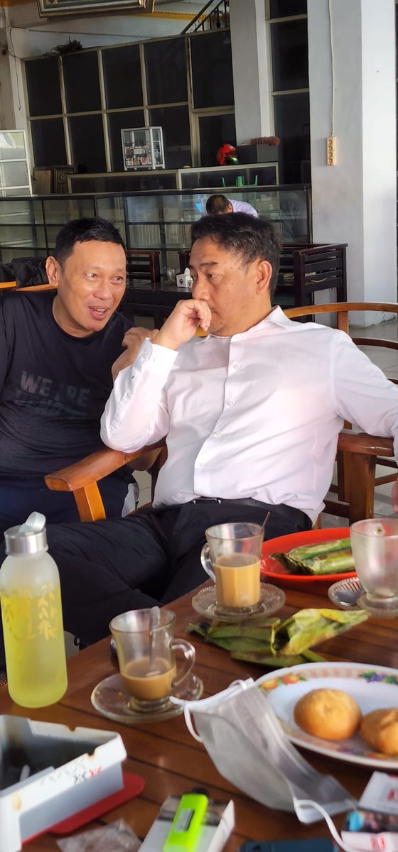feriyantomayulu's tweet photo. Bisik bisik Politik??? 💙 https://t.co/LqElIxDNia