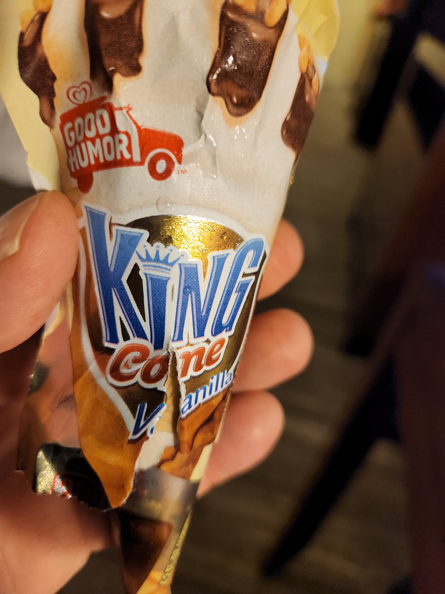 JohnLukeNYC's tweet photo. So I Went To The @HiltonGardenInn #RiverHead L.I. Lobby To Get My Usual @HaagenDazs_US #IceCreamBar.Guess What They Were Out!I Had To Get A #KingCone Instead๐๐๐ Also I Found Out They Only Have 1 Ice Machine Other Than The Kitchen! Ridiculous For What They Charge @HiltonHonors https://t.co/EM3x5lBtcn