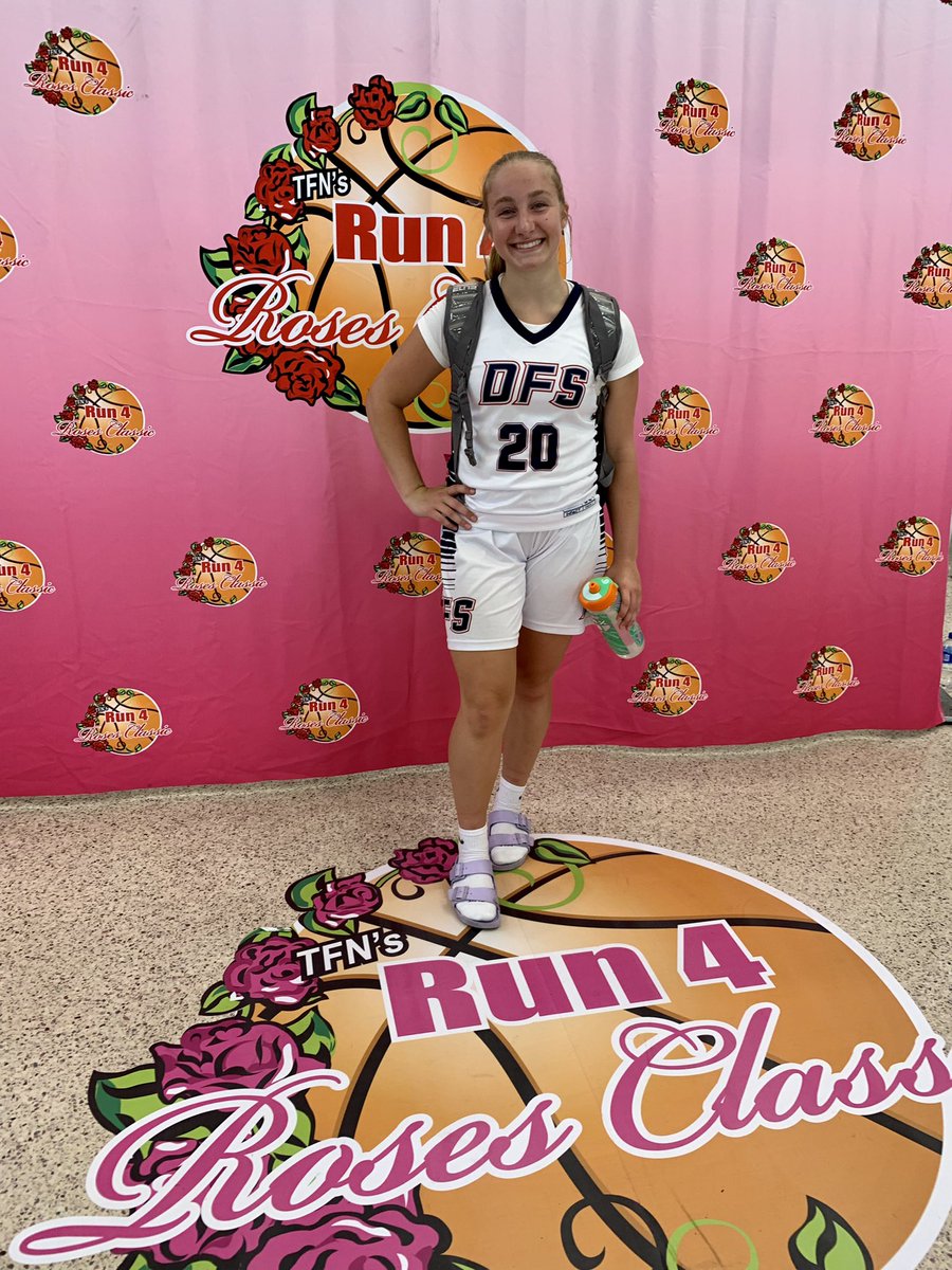 HGrisafi's tweet photo. My girl 🏀🌹 @DFSAAU Miller 17U. Last @TFNsRun4Roses 😭. Savoring every moment 🥰 @mia_grisafi20 https://t.co/ftIirPhD30