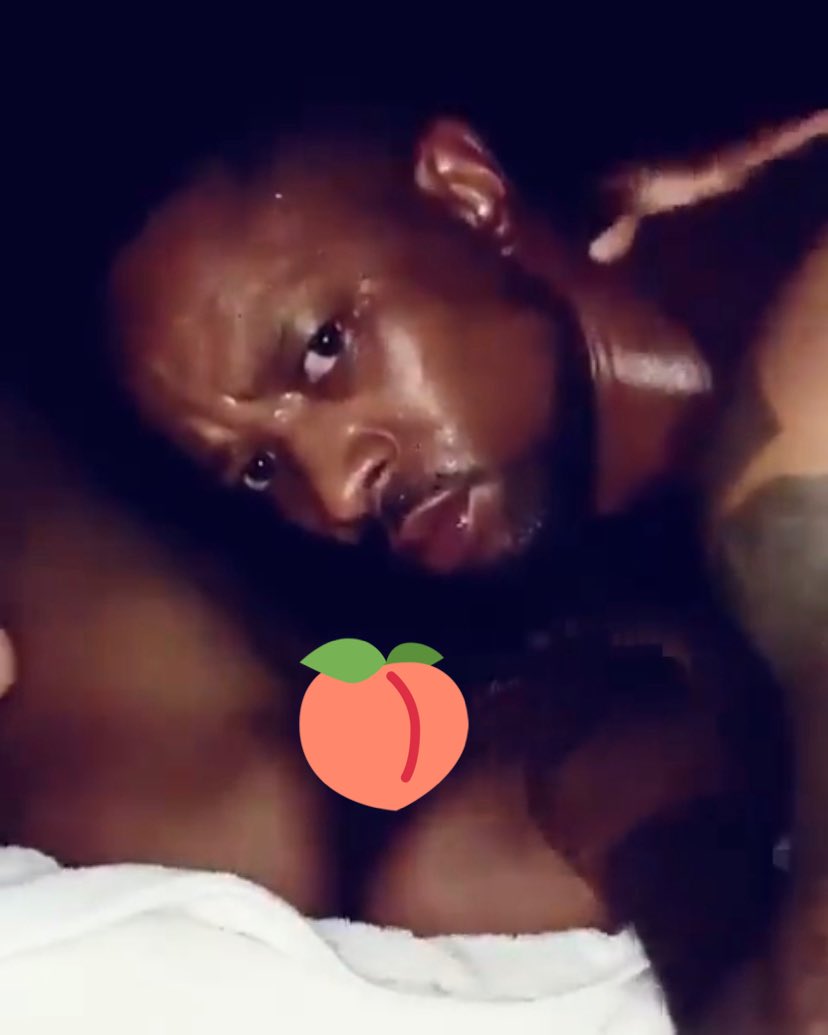 ChrisExcel102's tweet photo. SK khoza is really brave… this vagina doesn’t look clean at all 

Inobu phara nyana.. https://t.co/zsbL6wIRhJ