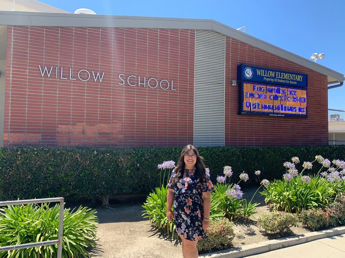 WillowES_ABC's tweet photo. We officially welcome Mrs. Pouncey, the new Willow principal! Here’s Dr. Huh handing over the keys to her as she begins her time as the new Wolf Pack leader!  #willowesrocks #abcstories #wolfpackstrong🐺🐾❤️👊🏼 https://t.co/3Qb4kifecz