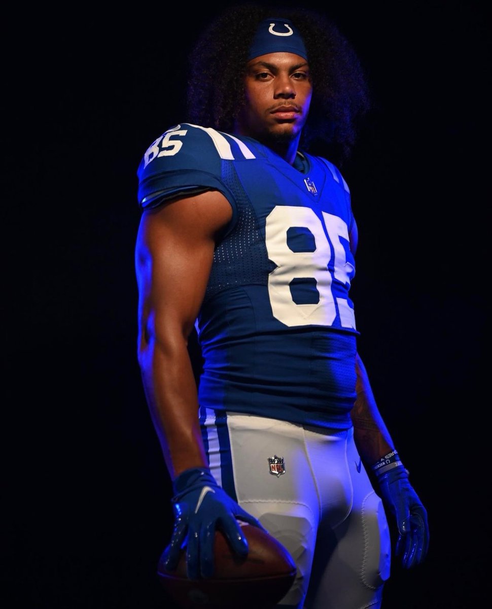 Hula_Bowl's tweet photo. Lookin good in that @Colts jersey #85 @DrewOgletree !!! Colts gained a real great athlete! We're excited to watch you play!
#hulabowl #football #hulabowlplayer #college #NFL #Hardwork #NFLtime #ColtsNation https://t.co/R7z21ZvaUb