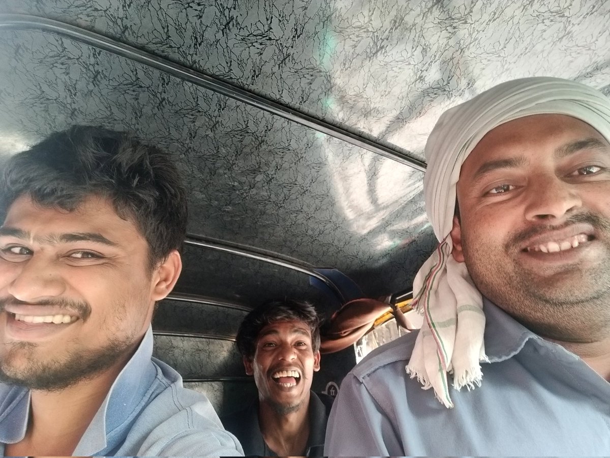 RPJ9396's tweet photo. Ye hum aur humare #GawMata k bhakt Yadav Ji h.
Hum logo ne achi baat pe discussion Kiya. Hum jis #GawMata ko poojte h use kudedaan(Dustbin) me khana dhundna padta hai humara #Hindutwa itna gir gaya h ki hum jinhe #Poojte h unke liye ek saaf jagah pe bhojan nahi daal sakte kya. https://t.co/vzrpIbC2dO