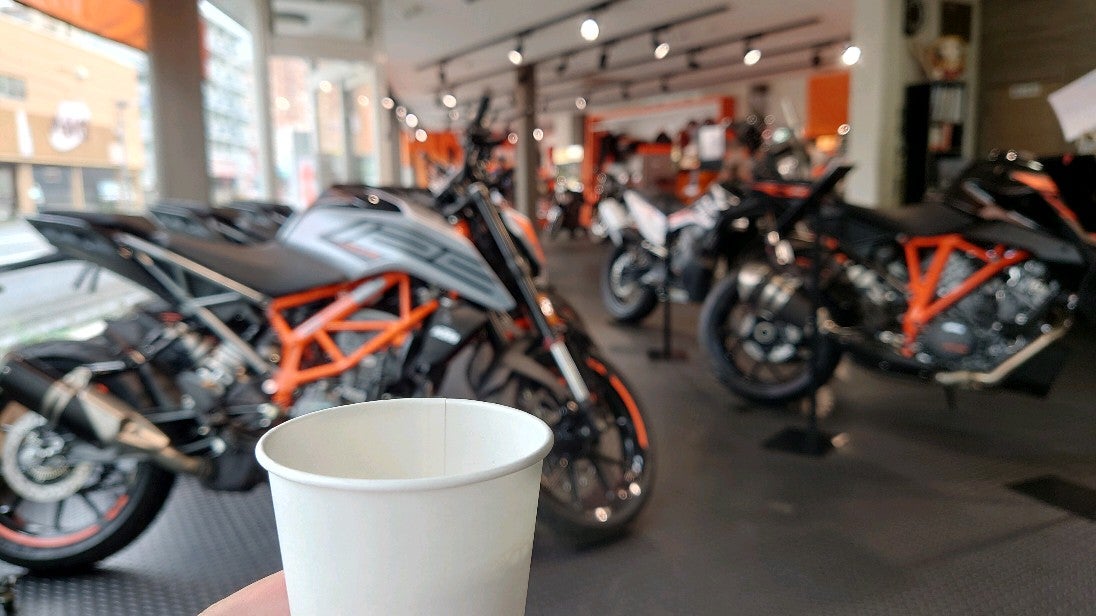 yururitracer's tweet photo. WAW DAY3チャレンジ『KTM正規ディーラーに行く』 #THEWORLDADVENTUREWEEK (@ 広島オートバイ販売 祇園店 in 広島市, 広島県) https://t.co/XKB5Lq6of7 https://t.co/1J7iYpamqL