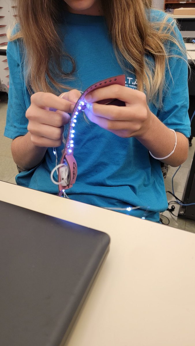 Gallo_wths's tweet photo. Students in laser #STATT camp today learned about cutting and engraving new material - leather, and combined it with LED fairy lights. The smiles are pure happiness after finishing the complex weaving of their fairy lights. 
@WorcesterSystem https://t.co/71yuZqhJu7