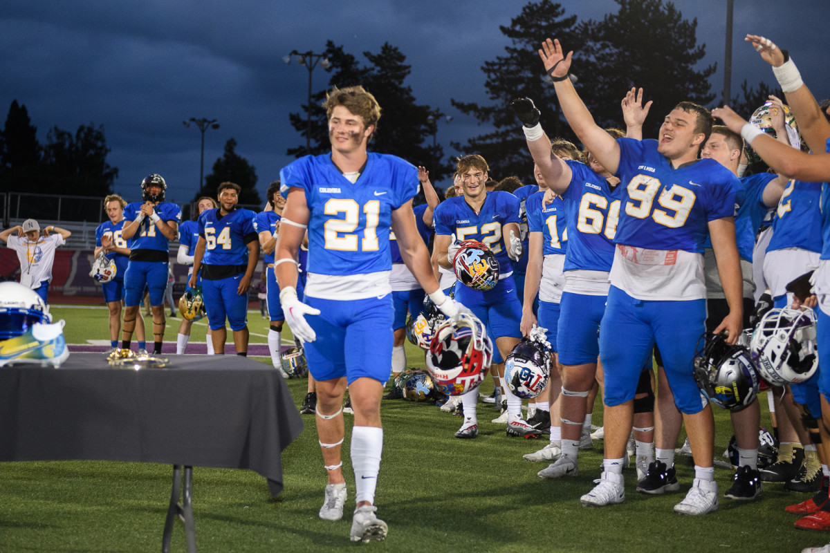 From 2A Coquille to 2X Les Schwab Bowl winner: Gunner Yates puts on a show at Oregon’s all-star football event  #opreps news.scorebooklive.com/oregon/2022/07…
