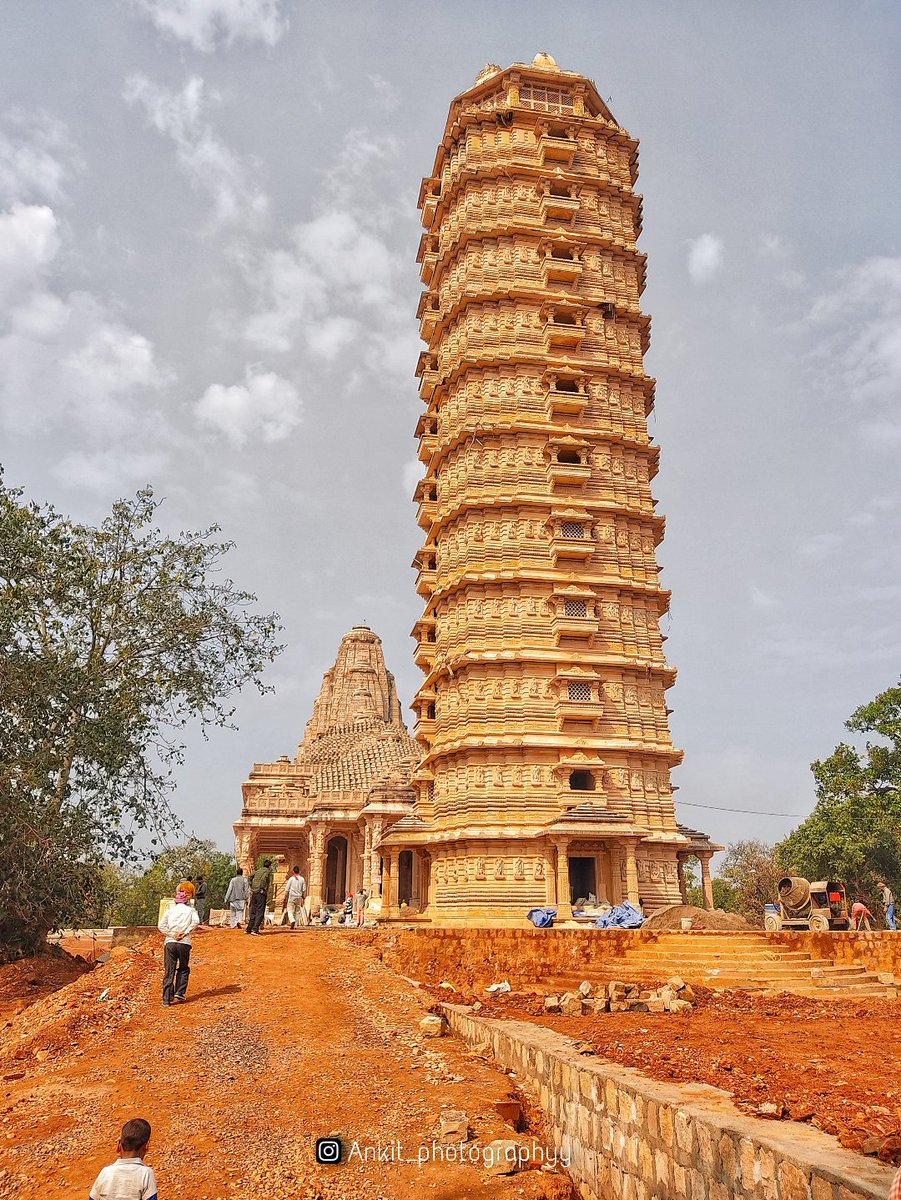 Sarvodaya Jain temple ❤️

#pindle #pindleindia #shotonrealme #Hiddengems #Guidebook 
check out my post on pindle app click this link pindle.io/web/share?sid=…