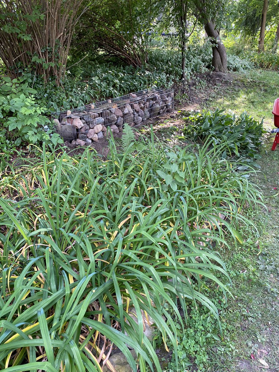 colby_krug_716's tweet image. Here in Krug Country, little man and I went to the dump and got some old bricks that would’ve ended up in a landfill, found some river rock and made us a stout retaining wall! #solvingcomplexproblems #engineeringwithnature #honeydolist
