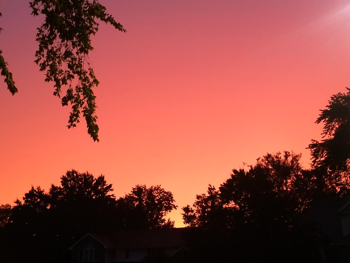 daveolson24's tweet photo. Skies after the storm are pretty at least. #sunset https://t.co/qBf0ofZbiD