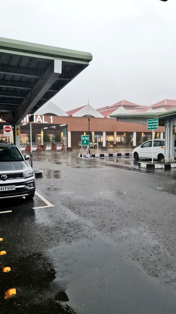 jsotalks's tweet photo. Dear @KochiAirport, Please make arrangements for passengers to walk to Terminal 1 from the Long Term Parking, without getting exposed to rain. The whole idea of Long Term Parking is spoiled when you have to wet yourself on a fine business day morning like this.

@Yusuffali_MA https://t.co/uoSgqs77xP