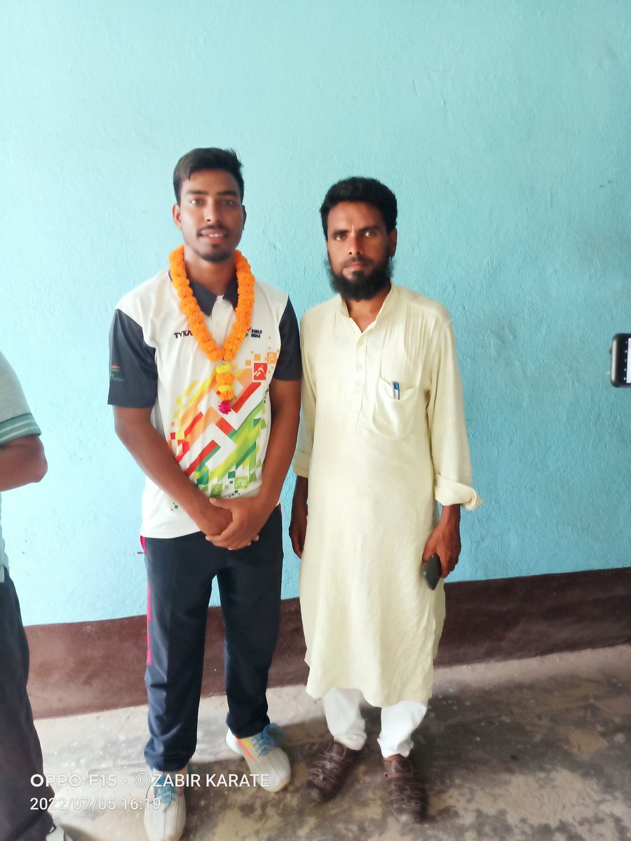 KarateZabir's tweet photo. आज सुन्नी ओलमा बोर्ड जमुई के सचिव मौलाना Ziyaurasool Gaffari साहब , उपसचिव सह जिला परिषद Zubaida Khatoon पति Sibgatullah_Sahab जुमला उनकी टीम के लोगों ने बोर्ड कार्यालय में फूल का हार पहनाकर एवं मिठाई खिलाकर मुझे सम्मनित कर मेरी हौसला अफजाई की ।
@iChiragPaswan @NitishKumar https://t.co/iHgNjzzgH3