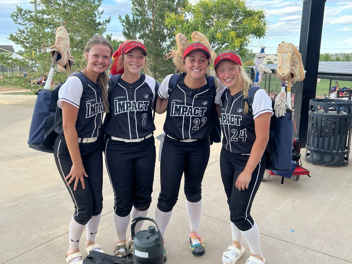 AmeliaThorn10's tweet photo. Our team finished 3rd in the power pool at the @cosparkler! It was so much fun to play with my amazing teammates  and compete against great teams out there! I’m so proud of my team!! Go Impact!❤️🖤 @ImpactHolcombe https://t.co/2yCqFisumB