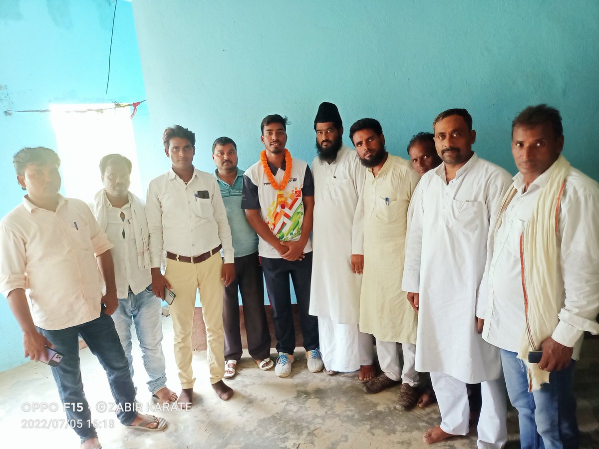 KarateZabir's tweet photo. आज सुन्नी ओलमा बोर्ड जमुई के सचिव मौलाना Ziyaurasool Gaffari साहब , उपसचिव सह जिला परिषद Zubaida Khatoon पति Sibgatullah_Sahab जुमला उनकी टीम के लोगों ने बोर्ड कार्यालय में फूल का हार पहनाकर एवं मिठाई खिलाकर मुझे सम्मनित कर मेरी हौसला अफजाई की ।
@iChiragPaswan @NitishKumar https://t.co/iHgNjzzgH3