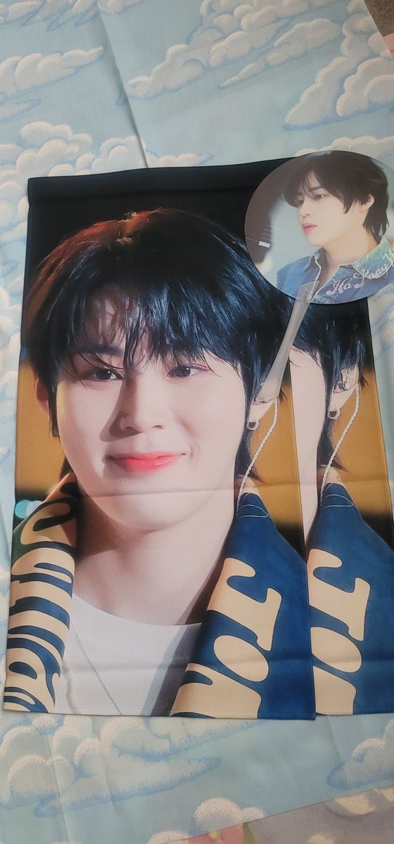 @stathagooreum님
<a href="/gooreumipoljjak/">구르미폴짝(💙)</a> 님
안녕하세요 ✨이렇게,성운굿즈를 보내주셔서 저는 기운을 받아요 😊
감사합니다 💕😊💕
<a href="/4okurumi/">시오리💜💙💛</a> さま
いつもありがとうございます❤️
団扇でこの夏の暑さ吹き飛ばしたいけど성운 のは勿体ない💦どっかの宣伝のヤツ使う😅