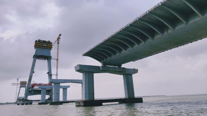 Sahilinfra2's tweet photo. #NH51
4 Lane Signature bridge with 900m long central cable stayed module connecting Okha and Beyt Dwarka,GJ.
1st set of cables attached.
©️Lalit Tomar https://t.co/F5bGGjLfOH