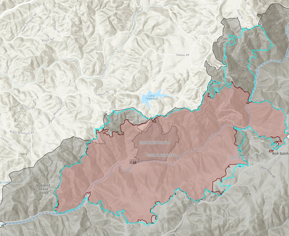 KrazyFrazier's tweet image. #ElectraFire 3,915 acres, 5% contained. Almost entirely still within the 2015 #ButteFire burn scar.  The blue line is FIRIS fire perimeter as of 18:45.