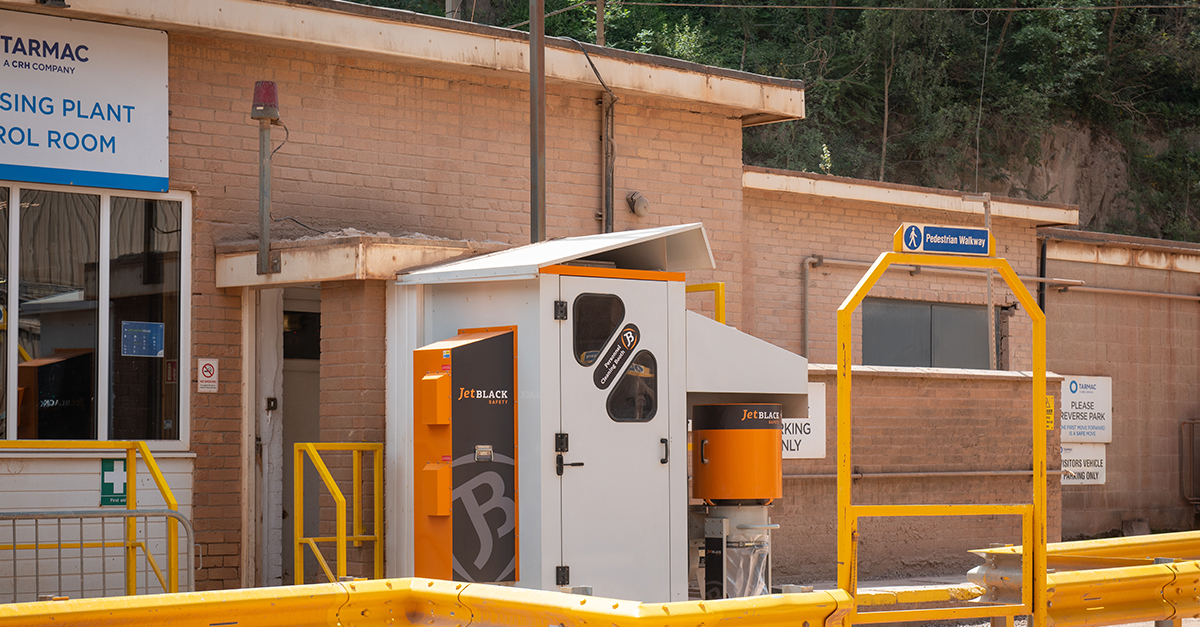 JetBlackSafety's tweet photo. Find out how we work with @Tarmac_BP to create a bespoke and failsafe solution that prevents their employee from accidentally bringing dust into communal areas. ▶️https://t.co/bu4yuvKOde https://t.co/Wju3UWIBaN