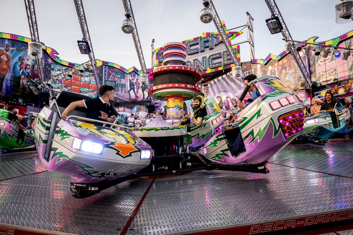 Stad_Antwerpen's tweet photo. 💥 Op zondag 10 juli kan je een laatste keer knallen op de #Sinksenfoor 🎡 tegen enorme #kortingen op alle kramen en attracties. 🎪 Kom je ook? 🎢 https://t.co/YEJ6tiGG1I
