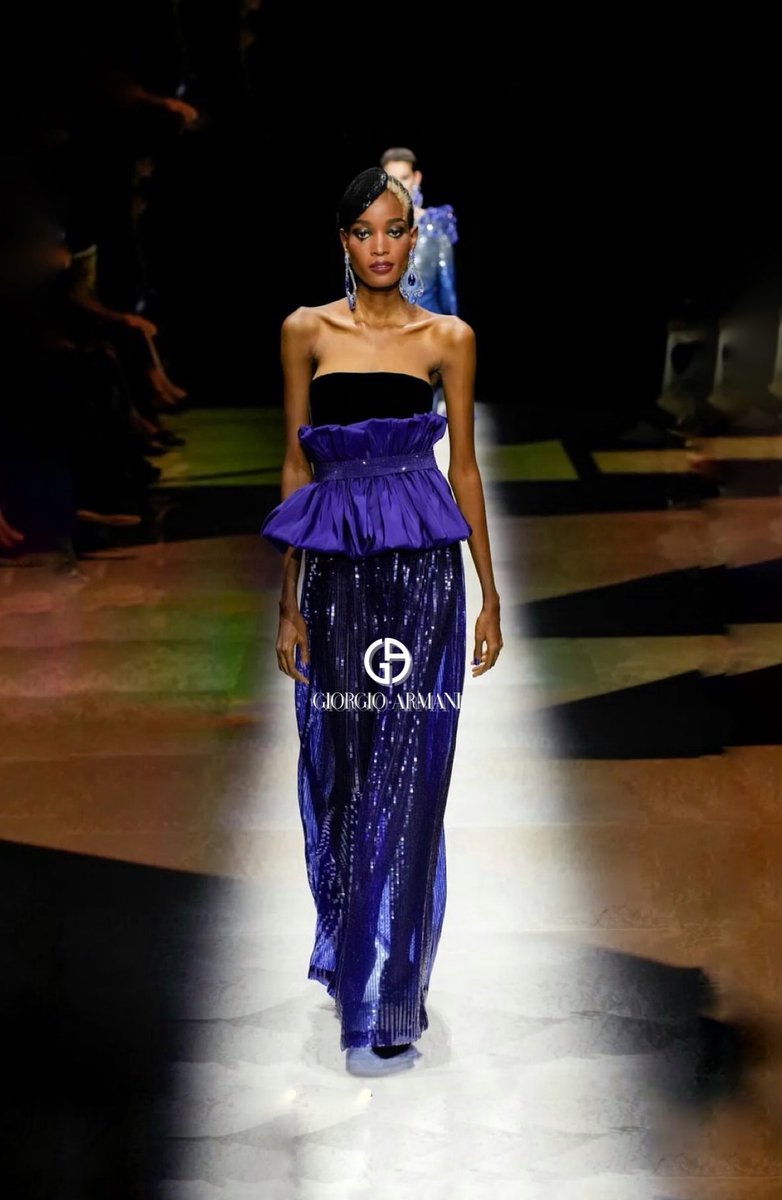 JabariModels's tweet photo. #RUNWAY: Oyinlola Okunlola  - makes her Paris debut at the Haute Couture F/W for Giorgio Armani privé 

____

 #JabariModels  #OyinlolaOkunlola  #BraveByJabari #GiorgioArmani #ArmaniPrive #ParisFashionWeek https://t.co/3rX3NJ4g4K