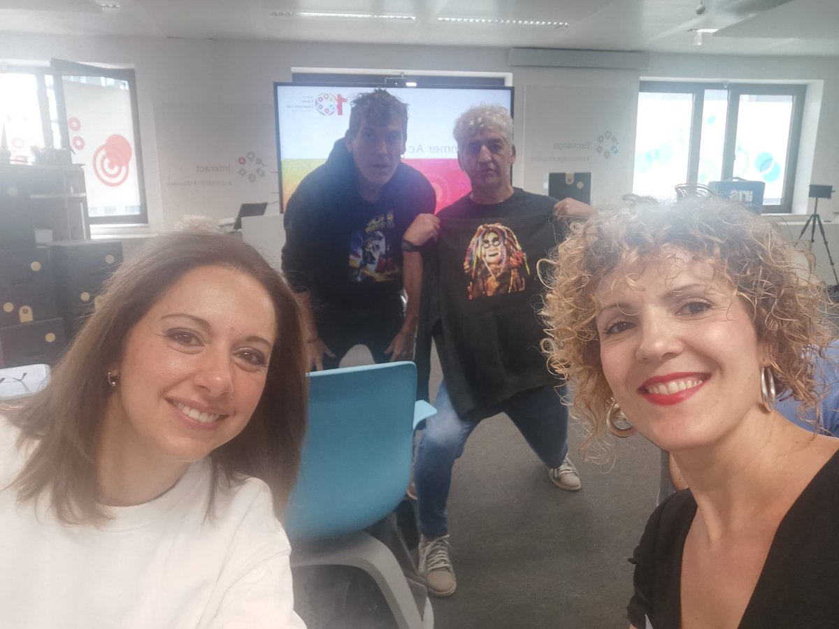 VeronicaEngT's tweet photo. Day 3 @CEIPJuan23Zafra @fcl_euschoolnet  #FCL @sepiegob @EUErasmusPlus @Erasmus_Project https://t.co/GSfzedit7T
