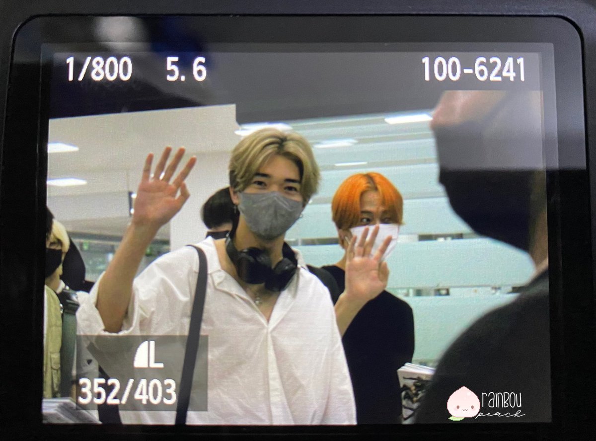 rainboupeach's tweet photo. 050722 Previews T1419 at AICM 

#T1419 #T1419_IN_MEXICO #T1419_Is_Coming #Leo #On #레오 #온 https://t.co/PtbKL11fnc