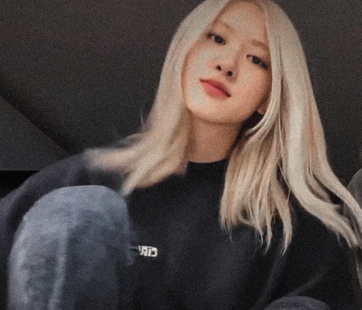 Rosebeb2's tweet photo. แปะหัวใจเอาไว้ว่าคุณคือคนโปรดของเราตลอดไป ❤︎︎

 #ROSÉ https://t.co/yCHfZZpgZc