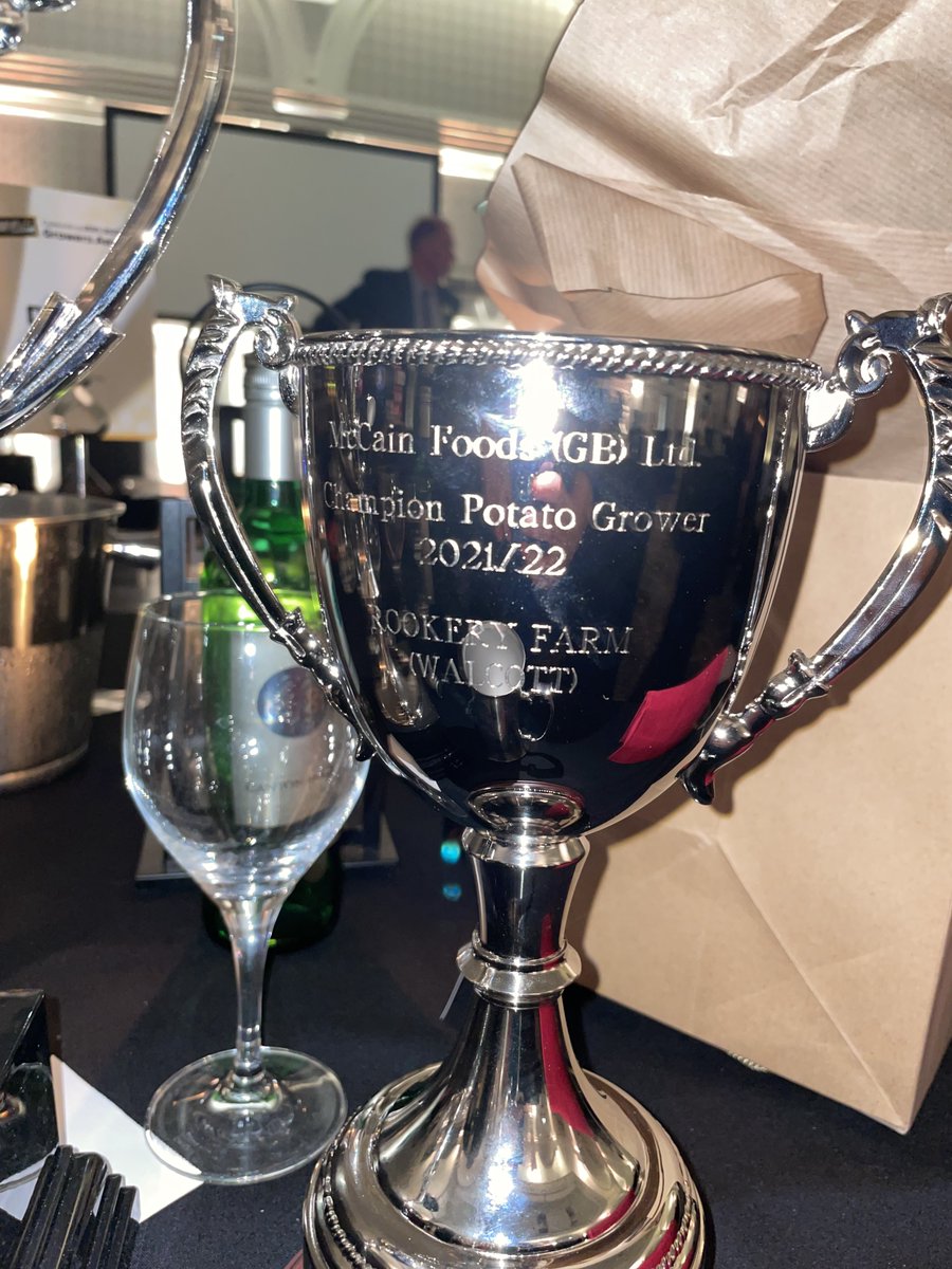 On Friday evening Hannah Bradshaw attended the Annual McCain Grower awards evening. A big congratulations to one of our Vales Growers; Rookery Farm (Walcott) who won the overall champion grower award for the 2nd time in 4 years. 🥳🥳