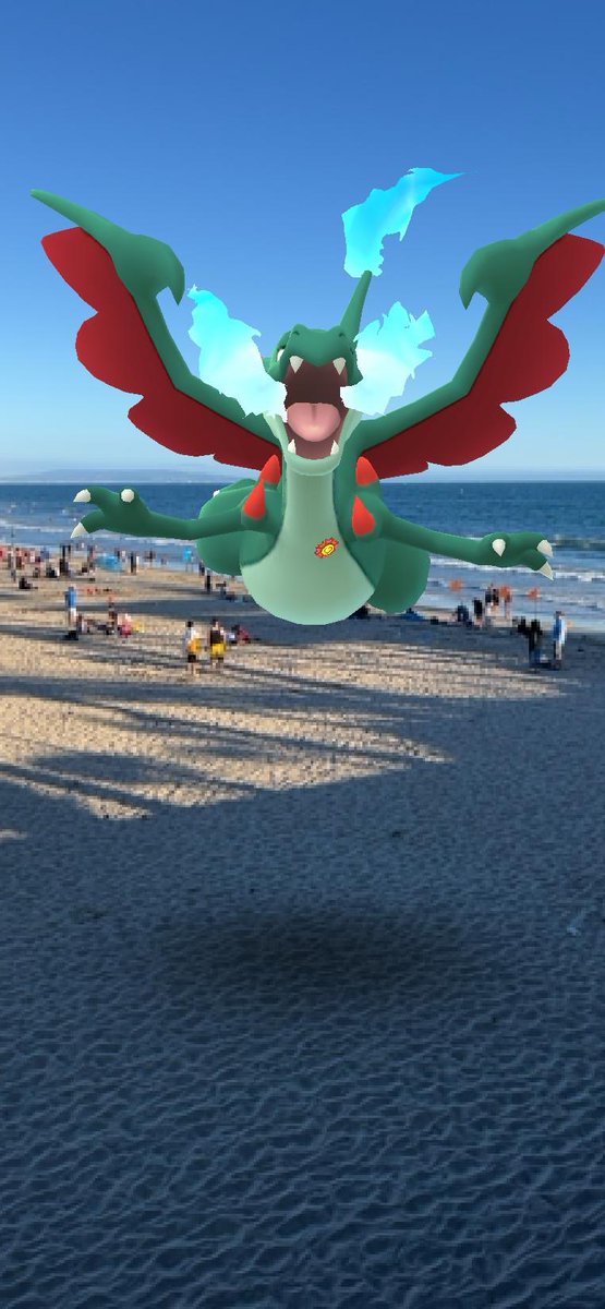 R0N2020's tweet photo. First time in LA! I must say, Santa Monica beach is bangin’ 🤩 https://t.co/qitrjc3O0u