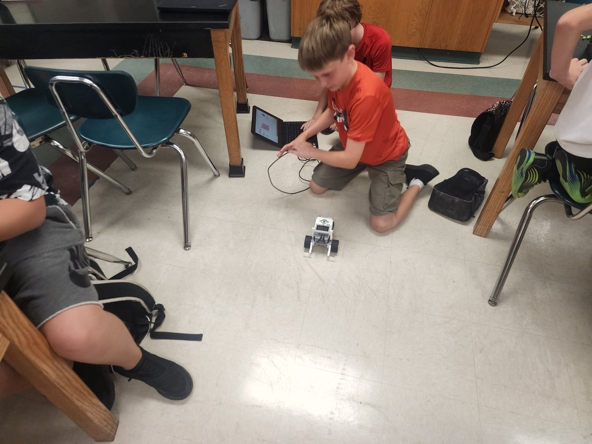VCSGameSim's tweet image. #VCSSummer #VolusiaSTEM Step Up 2 Stem Alpha Group at Deland High School robotics lesson.
