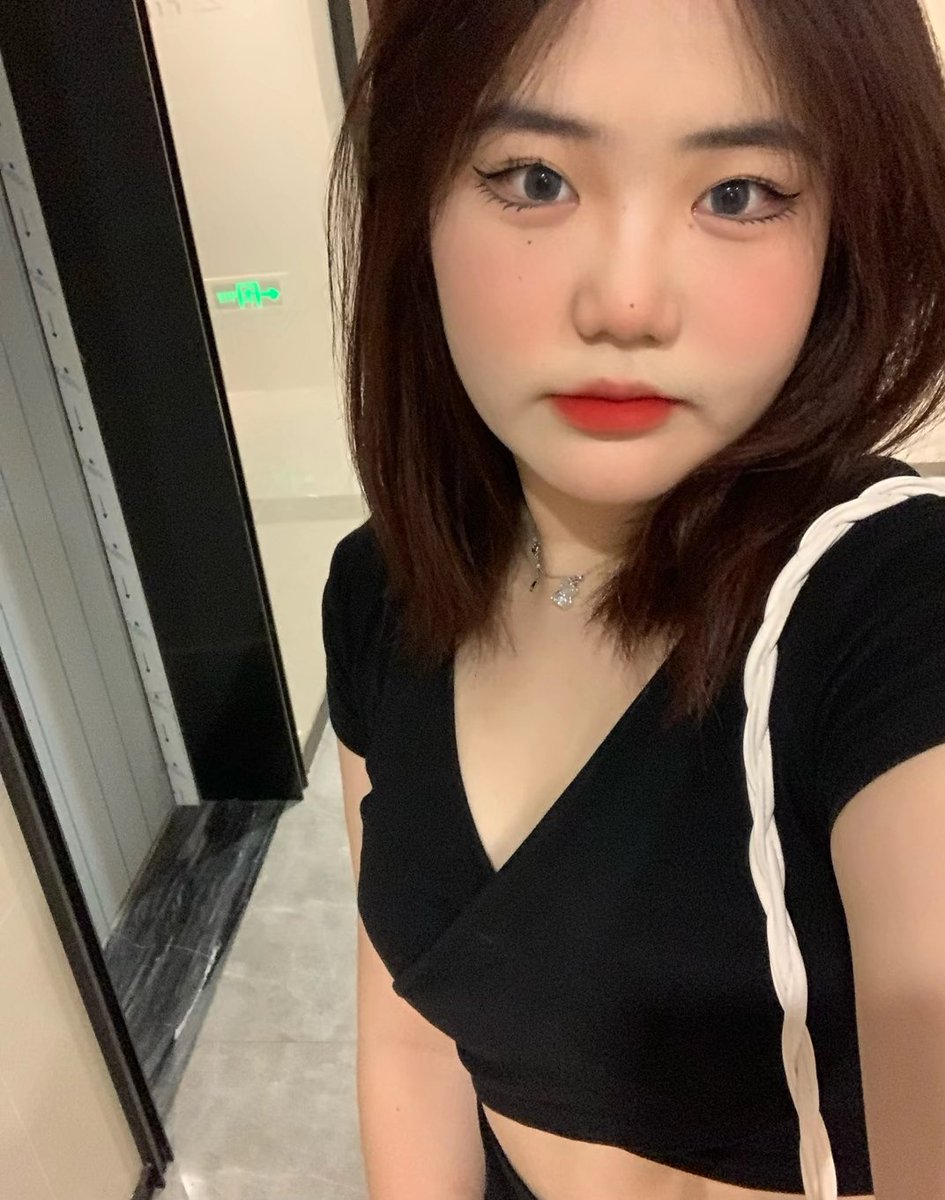 OLeonora19's tweet photo. 圈内粉丝投稿
坐标成都，报名私
姐姐有缝还不小，有填的满的人人
寻找优质炮友，关注者优先
#约 https://t.co/bnvlQAHHMn