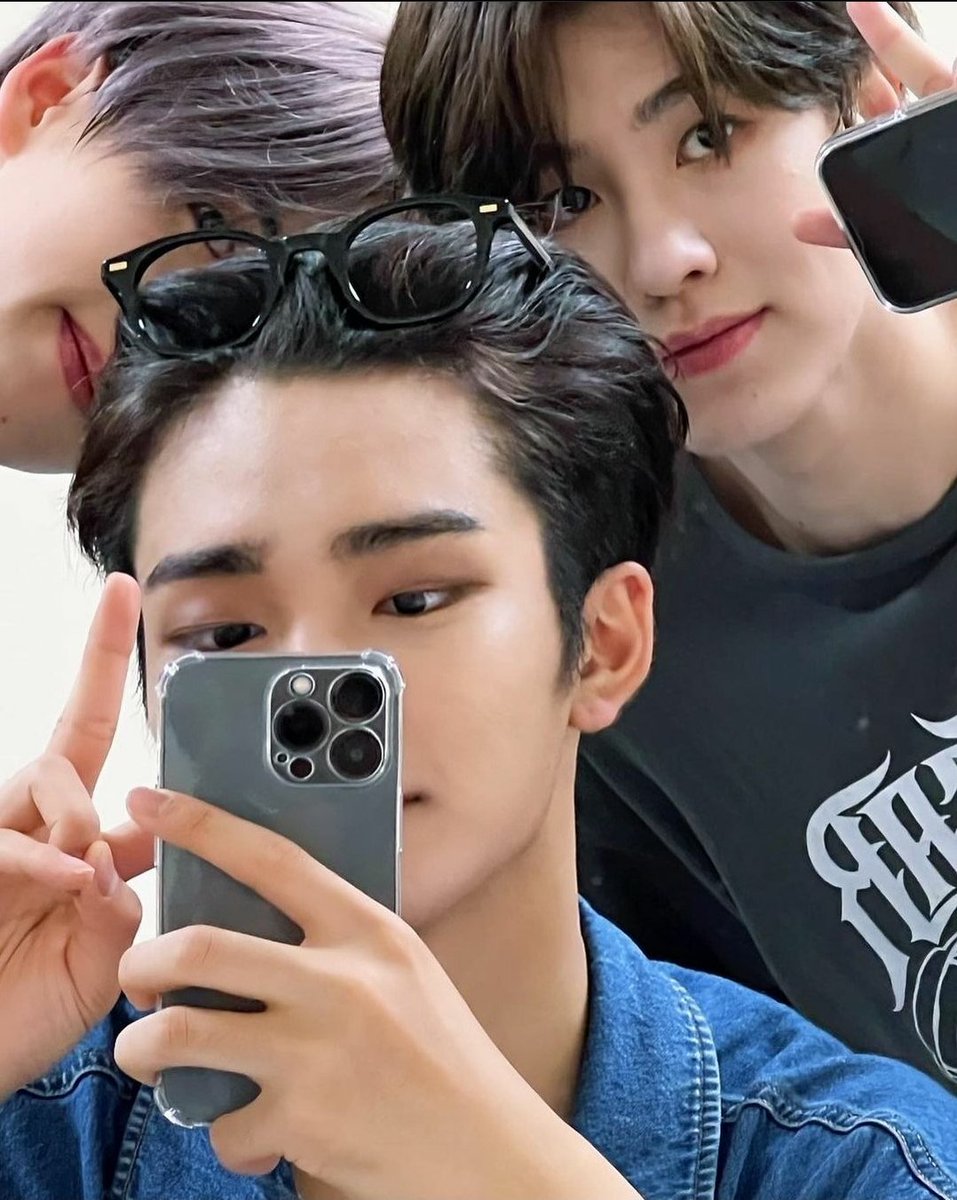 epex_fr's tweet photo. 06.07.22〔 INSTAGRAM 〕 

➫ Traduction du post de #JEFF ! 

❝ Les 2005 😄😄😄 ❞ 

#EPEX #이펙스 #제프
@the_EPEX @by_EPEX 

#Liseok🦔 https://t.co/RE8fTd4dQB