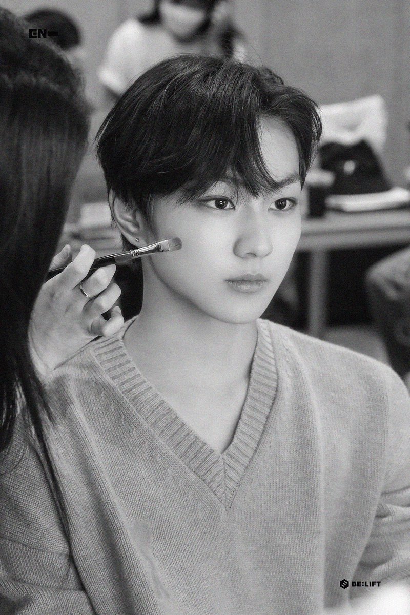 seungfict's tweet image. how  can  someone  be  this  pretty  ohmygod