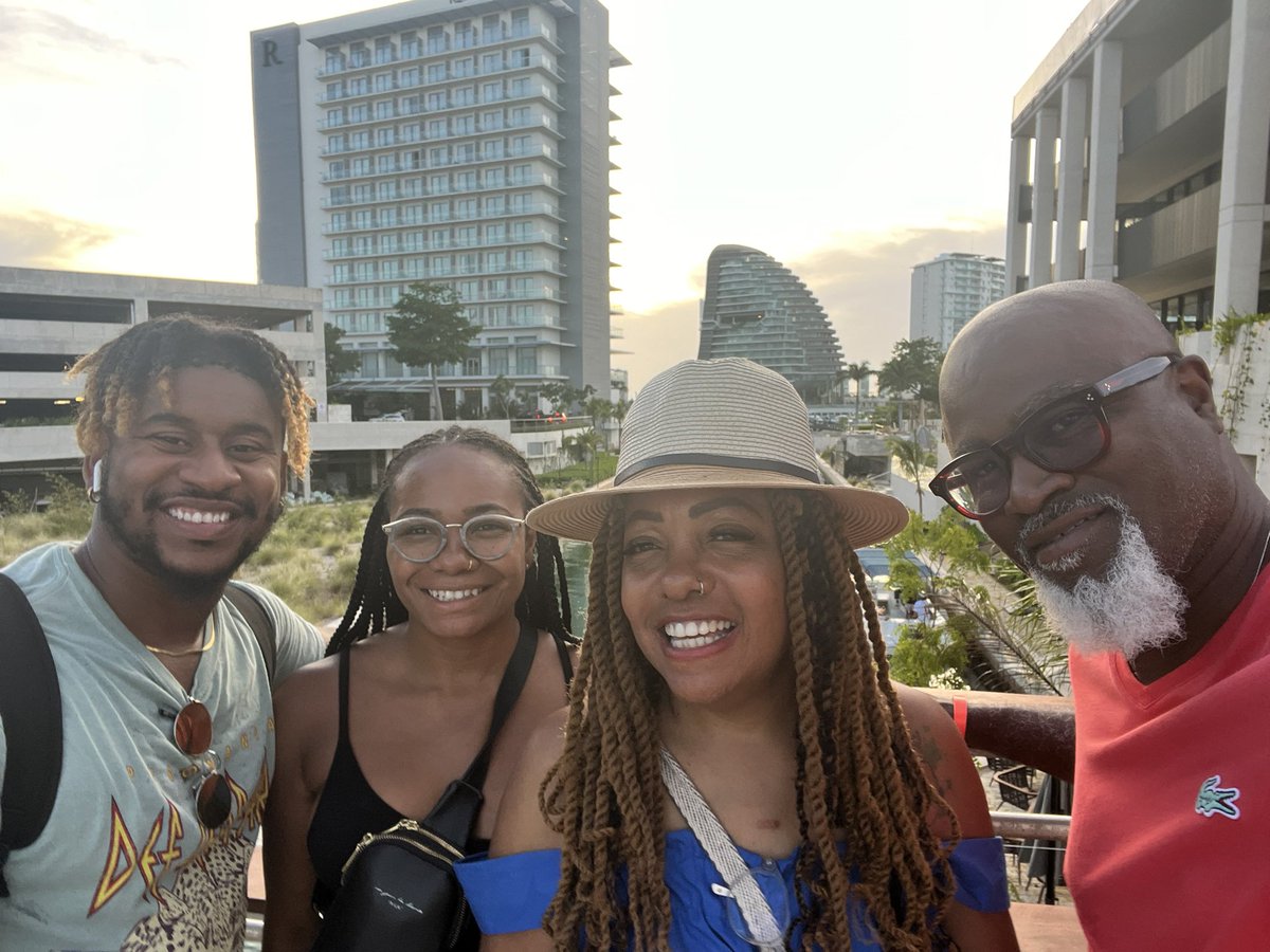 In Mexico…1 hour until my 55th bday 🎉🎂❤️with my daughter, son in law and hubby 🙏🏼❤️