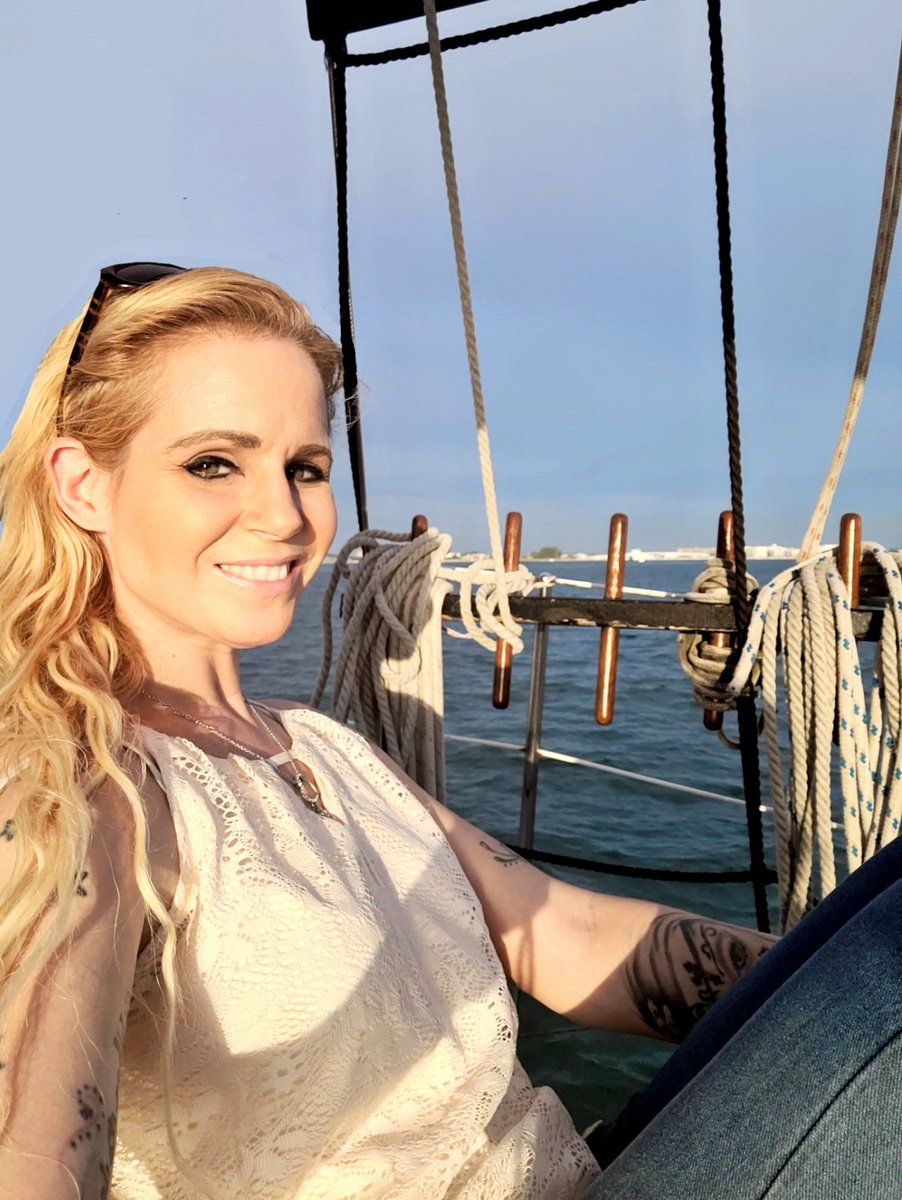 Out sailing in the Gulf. Have a Beautiful week! #HaveABrightDay #sailing #gulfcoast #sailboat #STEMeducation #WomenInSTEM #smartgirls #MondayMorning #MondayMotivation #physics #sailwithme ☀️☀️☀️☀️🐠🐬