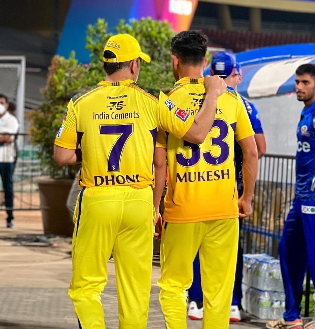 WhistleArmy's tweet photo. To many more breathtaking spells and early breakthroughs, here's wishing our swing king Mukesh Chowdhary, A Blockbuster Birthday! Wishing an year full of YelLove and whistles!

#Whistlepodu #Yellove @ChennaiIPL https://t.co/VYbpWTZwrV