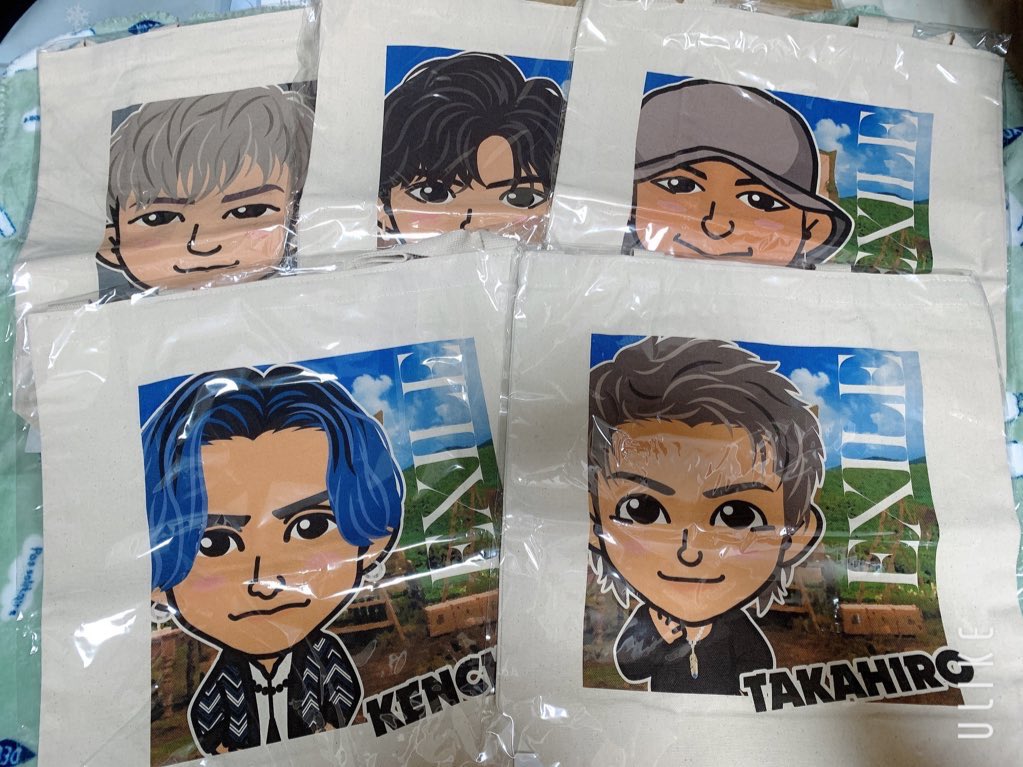 achann_3gun06's tweet photo. EXILE フラッグストラップ フォトカード トートバッグ交換or買取お願いします。
7/6福岡現地優先🙆‍♀️
⚠️RT後リプお願い致します
譲→TAKAHIRO 橘ケンチ 佐藤大樹 白濱亜嵐 メンディー SHOKICHI TETSUYA 世界 ATSUSHI 浦川翔平 神谷健太

求→岩田剛典or買取
買取の場合は希望額記載の上DMお願い致します https://t.co/QD8j1ntVub