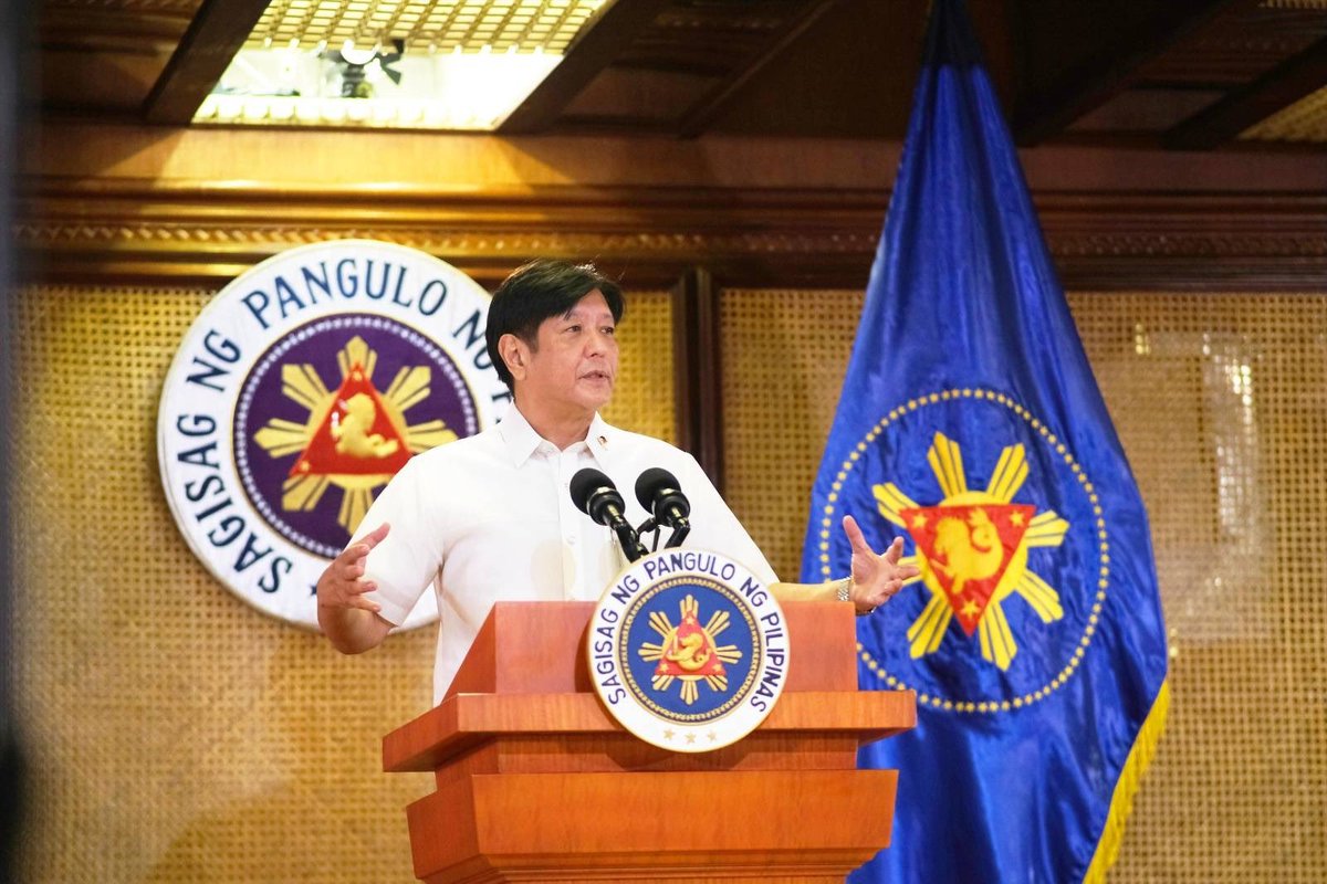 bongbongmarcos's tweet photo. Tayo ay nagkaroon ng pagkakataong humarap at sagutin ang ilan sa mga katanungan ng ating mga kaibigan sa media kahapon patungkol sa ating agrikultura, transportasyon, edukasyon at iba pa. https://t.co/fhfHdkth7F