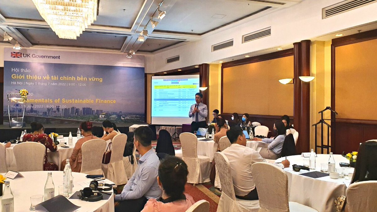 UKinVietnam's tweet photo. 🌿Environmental, Social &amp; Governance (ESG) improves company financials
🌿Positive ESG filtering often leads to outperformance

This was highlighted at the"Fundamentals of Sustainable Finance" Seminar we organised w/ 🇻🇳MPI, @EY_Consulting within the #ASEANLowCarbonEnergyProgramme. https://t.co/jP0m8fXQHs