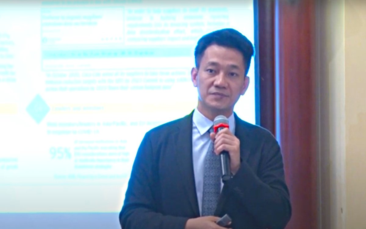 UKinVietnam's tweet photo. 🌿Environmental, Social &amp; Governance (ESG) improves company financials
🌿Positive ESG filtering often leads to outperformance

This was highlighted at the"Fundamentals of Sustainable Finance" Seminar we organised w/ 🇻🇳MPI, @EY_Consulting within the #ASEANLowCarbonEnergyProgramme. https://t.co/jP0m8fXQHs