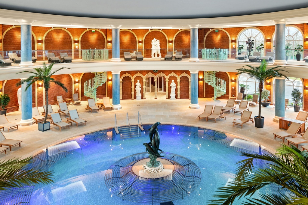 BritishSpirals's tweet photo. To provide guests with access from the pool to the mezzanine, the @NirvanaSpa designers included two, large-diameter spiral staircases in alternative rotations. Learn more: https://t.co/DeOyu2r2ke Photography: Miriam Sheridan #NirvanaSpa #Architecture #PeriodProperty https://t.co/i1Pyp97s2d