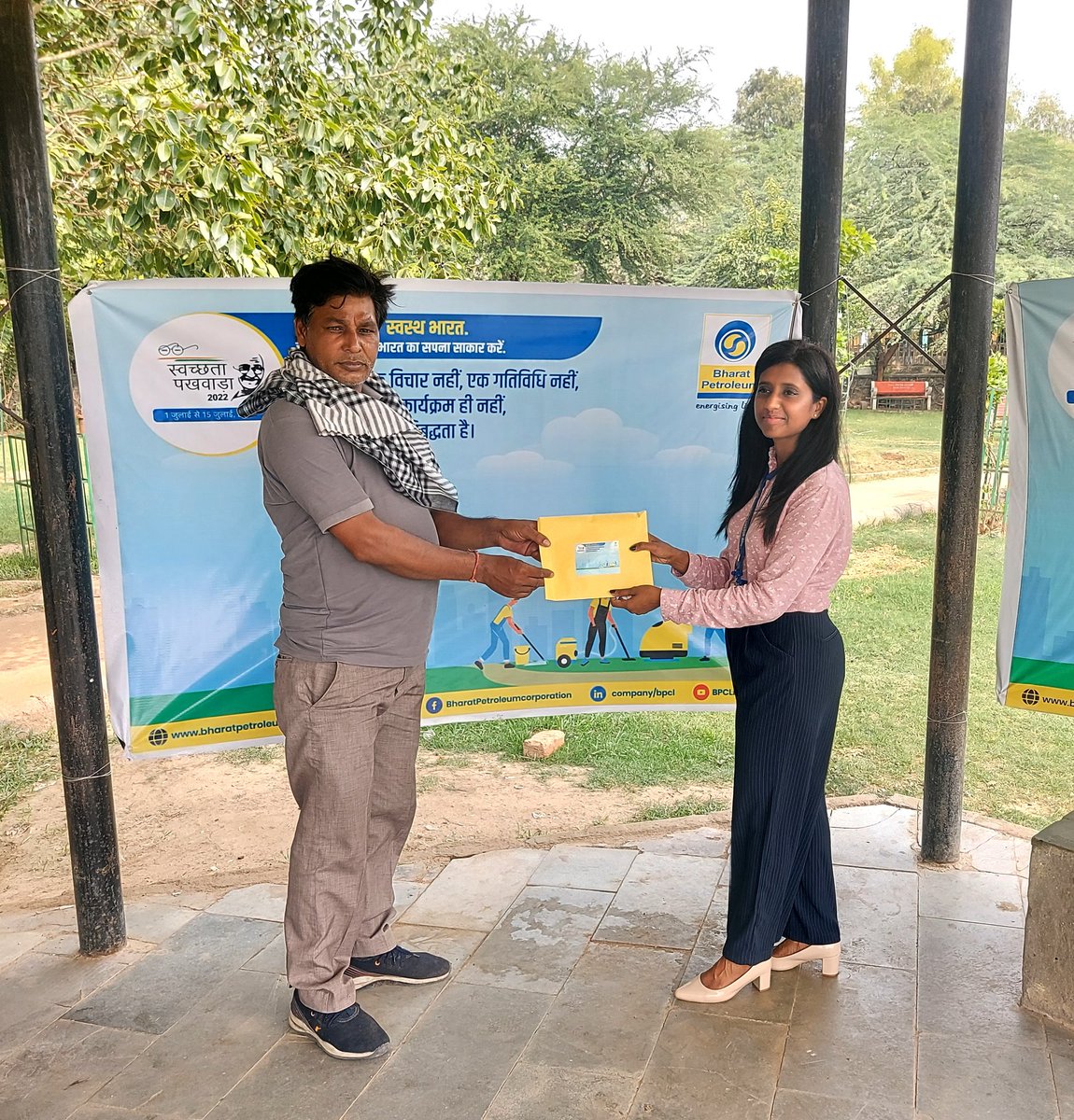 BPCL Bijwasan Installation (@bpclbijwasan) on Twitter photo STAY CLEAN,STAY HEALTHY! Distribution of hygiene kit to the heroes who take care of cleanliness drive of our surroundings. A Great Salute to them 👏 👏 #Swachhtapakhwa #SwachhBharatGov #SwachSurvekshan <a href="/MIHIRJOSHI1972/">MIHIR JOSHI</a> <a href="/shivaji071084/">shivaji choudhury</a> <a href="/Kanwar220373/">Kanwar Pal Singh</a> STAY CLEAN,STAY HEALTHY! Distribution of hygiene kit to the heroes who take care of cleanliness drive of our surroundings. A Great Salute to them 👏 👏 #Swachhtapakhwa #SwachhBharatGov #SwachSurvekshan <a href="/MIHIRJOSHI1972/">MIHIR JOSHI</a> <a href="/shivaji071084/">shivaji choudhury</a> <a href="/Kanwar220373/">Kanwar Pal Singh</a>