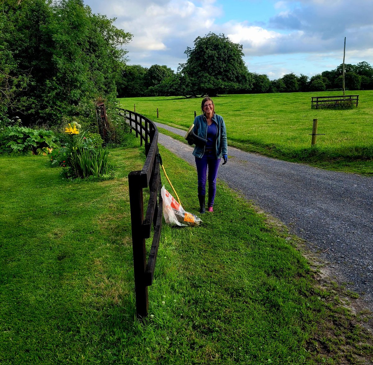 Mt_Briscoe's tweet photo. Yse our French Wwofer having wellington problems this evening . We got her sorted in the end
#MountBriscoeOrganicFarm
#Wwofer #wwof
#volunteering https://t.co/mdZJR6G6eA