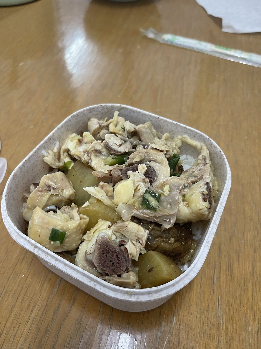 ChibaXC's tweet photo. 原來醫院的飯堂才是最便宜的
蘿蔔牛腩+雞 一共才花了我7.5 就是沒怎麼吃飽 https://t.co/z50FNXIxLi