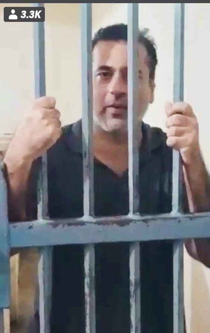 IrfanEhmed's tweet photo. جب ابصار عالم کو دن دہاڑے ایف سیون کے پارک میں گولیاں ماری گئی تب گیلے تیتر نے بڑھ چڑھ کر ریاستی حمایت میں وی لاگز بنا کر ملین ویوز سمیٹ رہے تھے۔
جب مطیع اللہ جان کو اغوا کیا گیا تب اسکو ڈرامہ اور خود ساختہ گمشدگی قرار دینے میں یہ پیش پیش تھا
#قانون_سے_اوپر_کوئی_نہیں 
#ImranRiaz https://t.co/qmgUoIZVvi