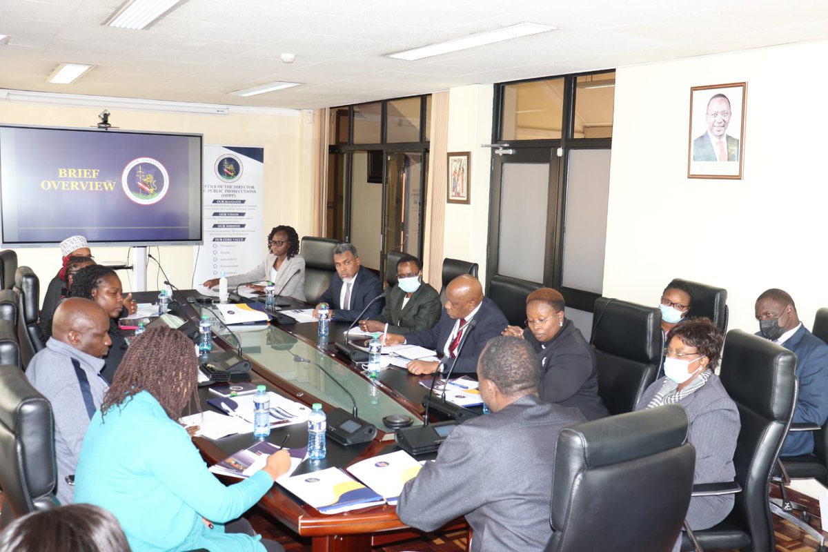ODPP_KE's tweet photo. The ODPP yesterday held a consultative meeting with the coalition of civil society under the umbrella of NIA and Angaza.
The discussions centered around Election Preparedness ahead of the GE2022, and their expectations of the ODPP.
#HakiNaUsawa
#GE2022 https://t.co/dsRjuRayvb