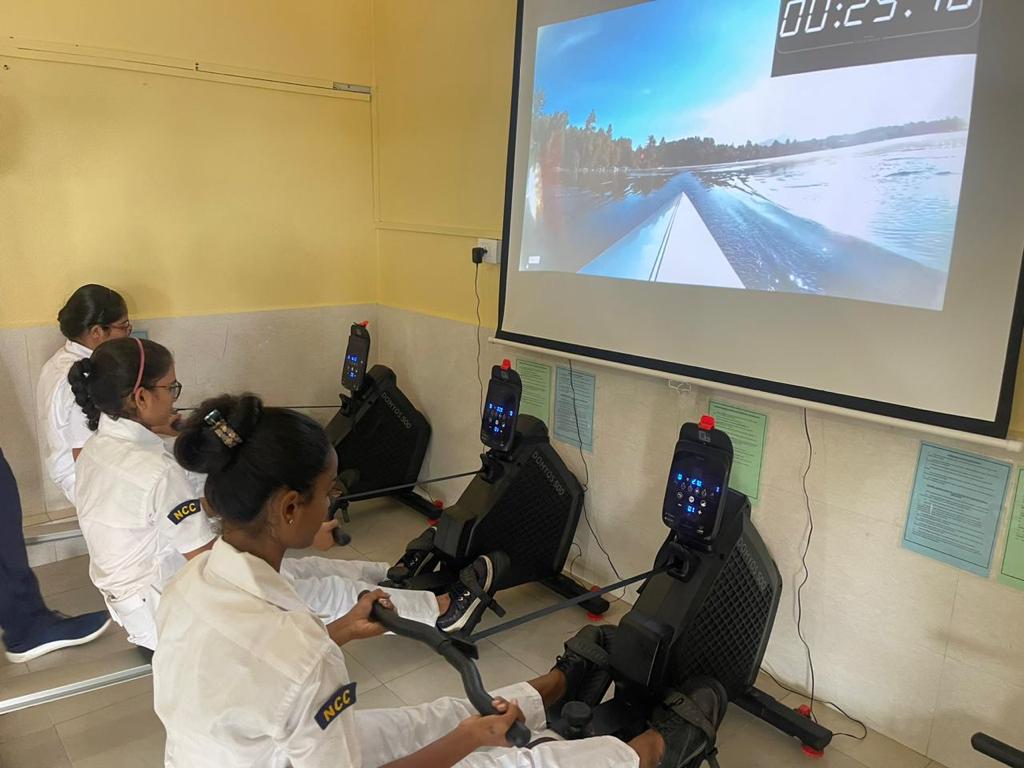 NCC_Dte_Gujarat's tweet image. #NCCGUJARAT
#SimulatorTraining
Technological assistance in conduct of training. NCC cdts of Jamnagar Gp, Guj Dte honing their skill &amp;amp; muscle memory on Rowing simulators for upcoming Nau Sainik Camp.
@drajaykumar_ias
@HQ_DG_NCC
@SpokespersonMoD
@DefencePRO_Guj
@PMOIndia
@CMOGuj
