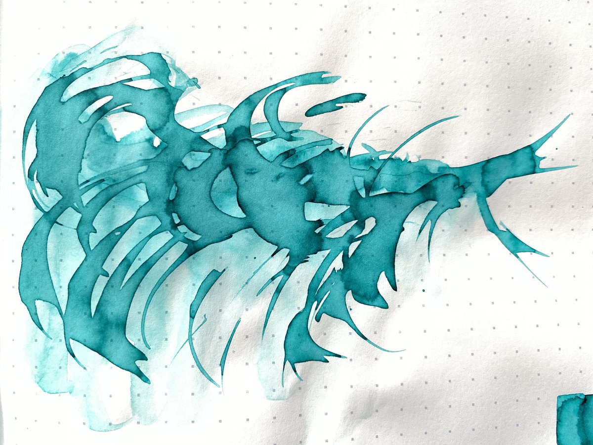 43_crash's tweet image. I really want to show these beautiful hues of #Bungubox's Tears of Alice 😳 ♥️, but I can't draw 🙈.. This is from playing around with ink, water brush, and #automaticpen, on #TomoeRiver 68g. The pic was taken under natural light. I hope I did justice to the beauty of this ink..